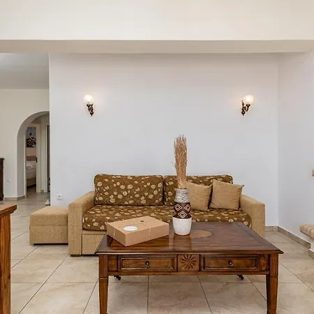 Of Roses In Naxos - Private With Pool فيلة